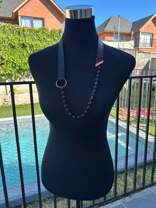 Joyas - Collar de Cuero Negro Texturado con Cobre y Amatista