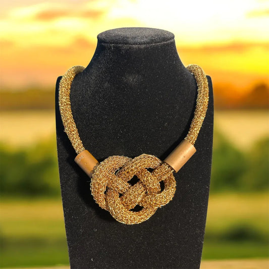 Collar de Cobre Tejido Vicente Dorado Triaura